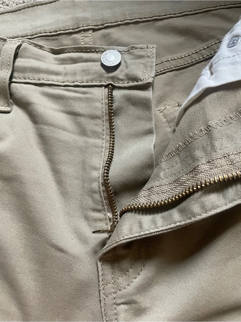 Levi's Slim Chinos in Light Tan